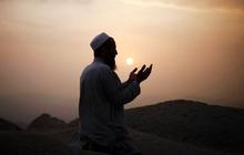 Doa Meluluhkan Hati Seseorang dengan Menyebut Namanya, Lengkap dengan Arti