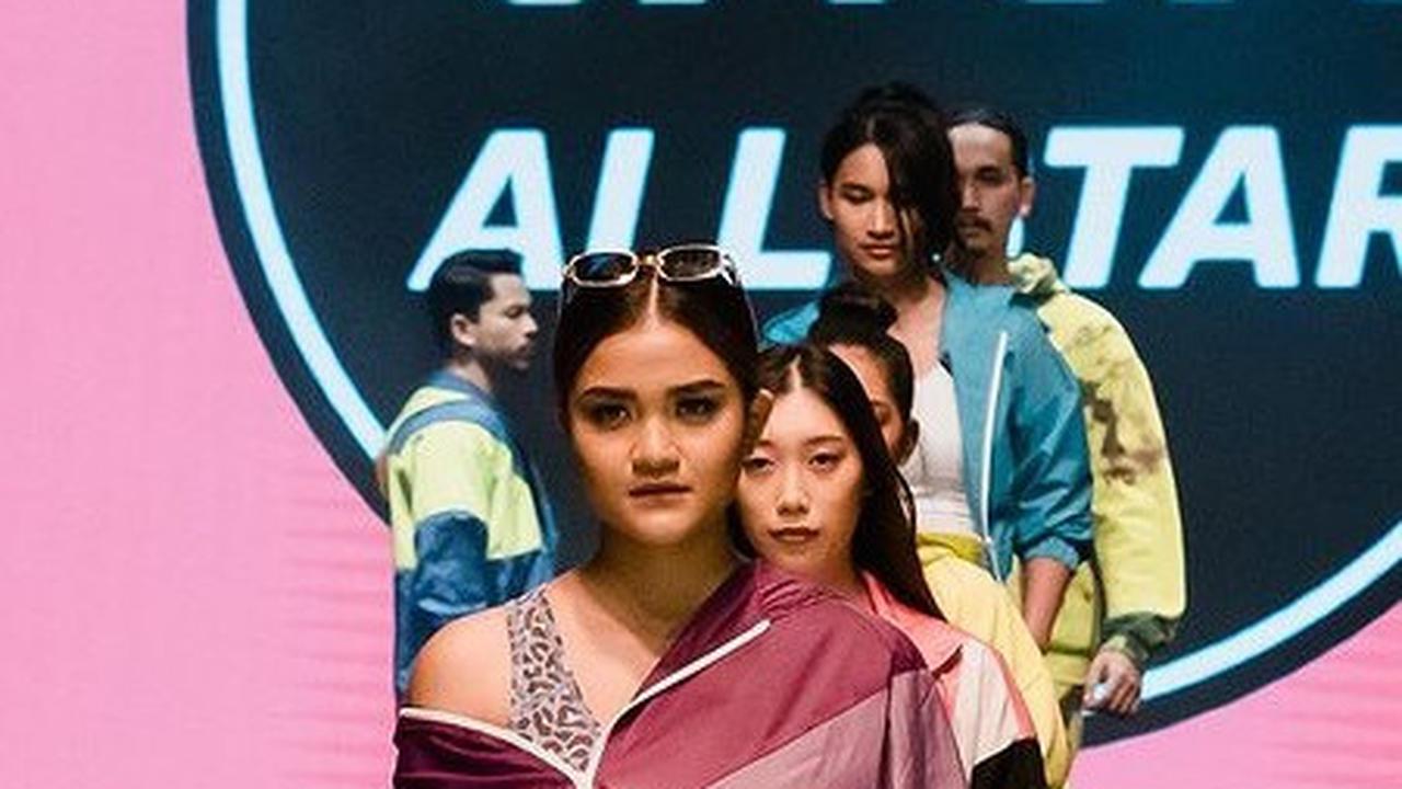 Jika dilihat dari akun Instagram, diketahui Natasya sempat terjun di dunia modeling. Ada beberapa unggahan yang menunjukkan dirinya sedang berada di sebuah runaway dengan menggunakan pakaian sporty.