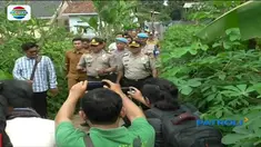 Polisi juga sedang memburu pengunggah video tersebut yang telah viral.