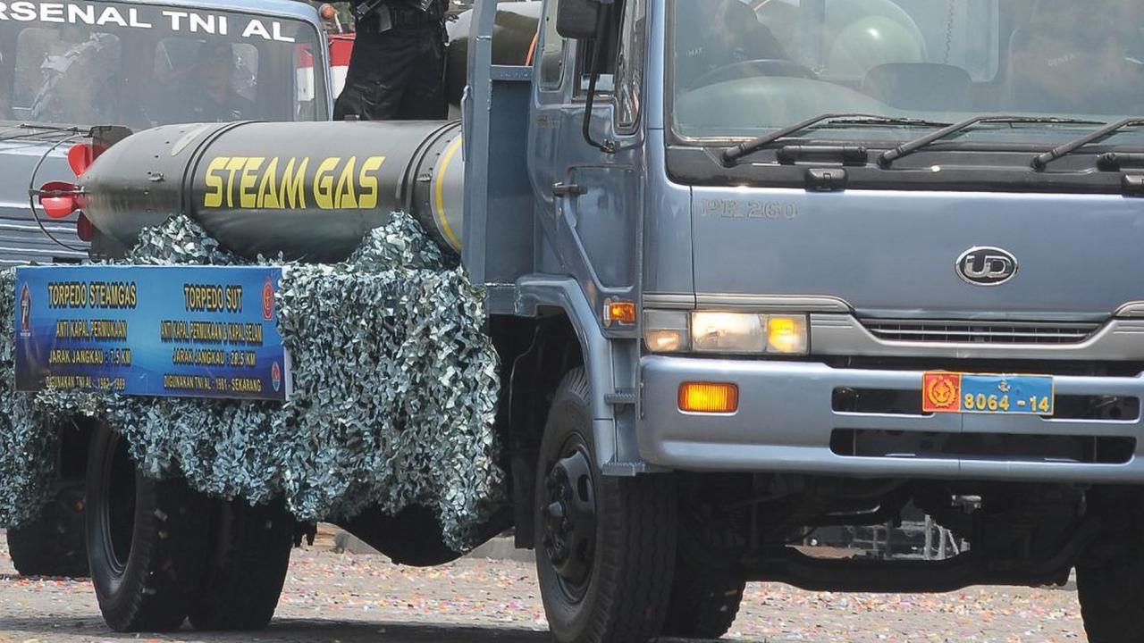 Senjata kapal selam, Torpedo Steam Gas juga terlihat menggetarkan gladi bersih di kawasan Monas.