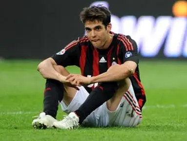 AC Milan's Brazilian midfielder Kaka reacts during his team's Italian Serie A match against Juventus on May 10, 2009 at San Siro Stadium in Milan. The match ended in a 1-1. AFP PHOTO/GIUSEPPE CACACE