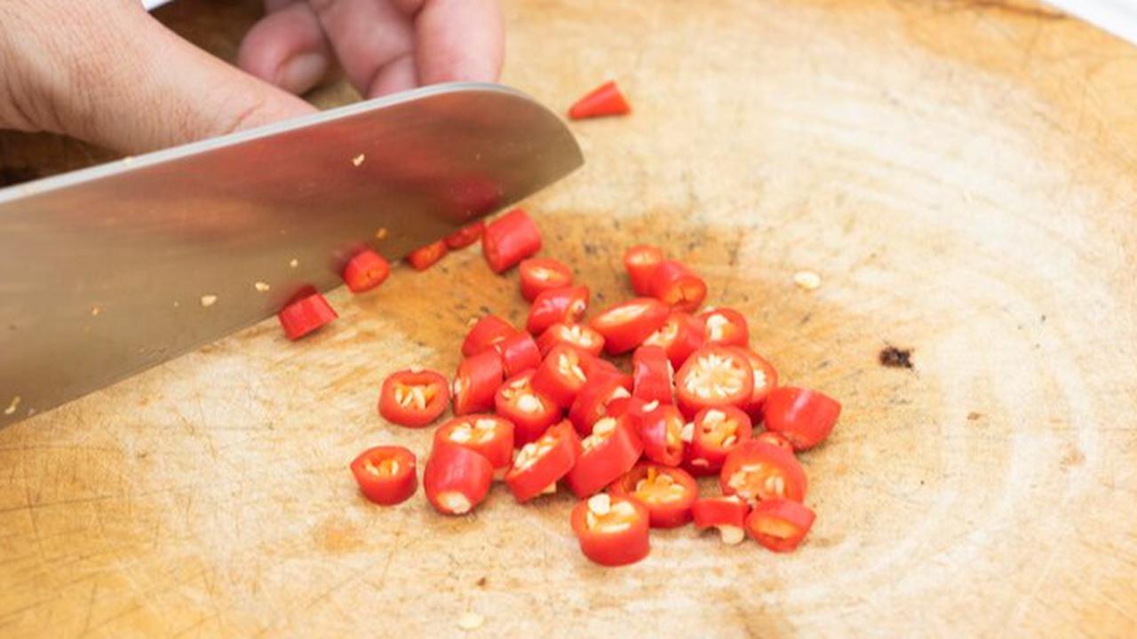 Trik Simpel Mengurangi Rasa Pedas pada Cabai yang Perlu Dicoba