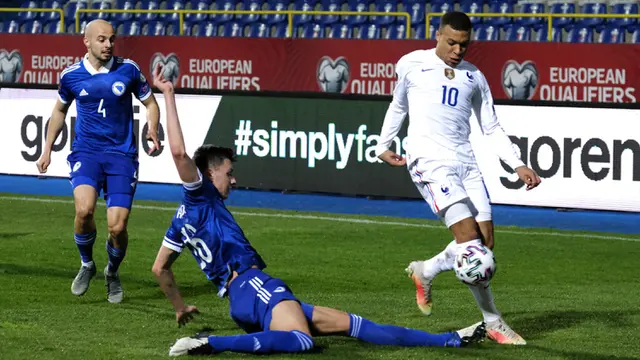 FOTO: Antoine Griezmann Jadi Pahlawan Prancis di Bosnia