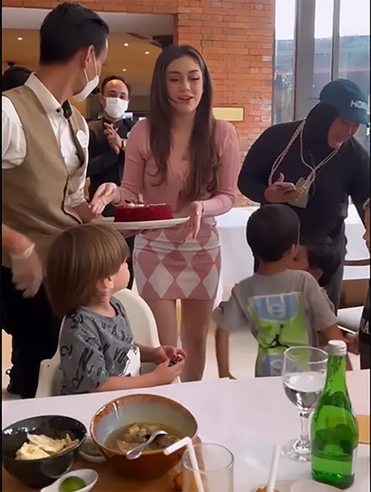 (Instagram/celine_evangelista)