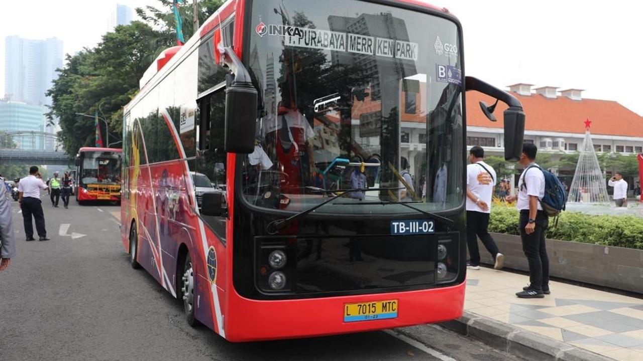 Layanan bus listrik sebagai angkutan umum di Bandung dan Surabaya terancam mangkrak.