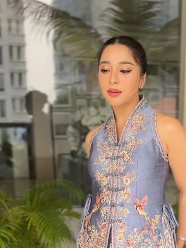 7 Potret Nikita Willy Tampil Menawan Pakai Busana Cheongsam Ini Curi Perhatian