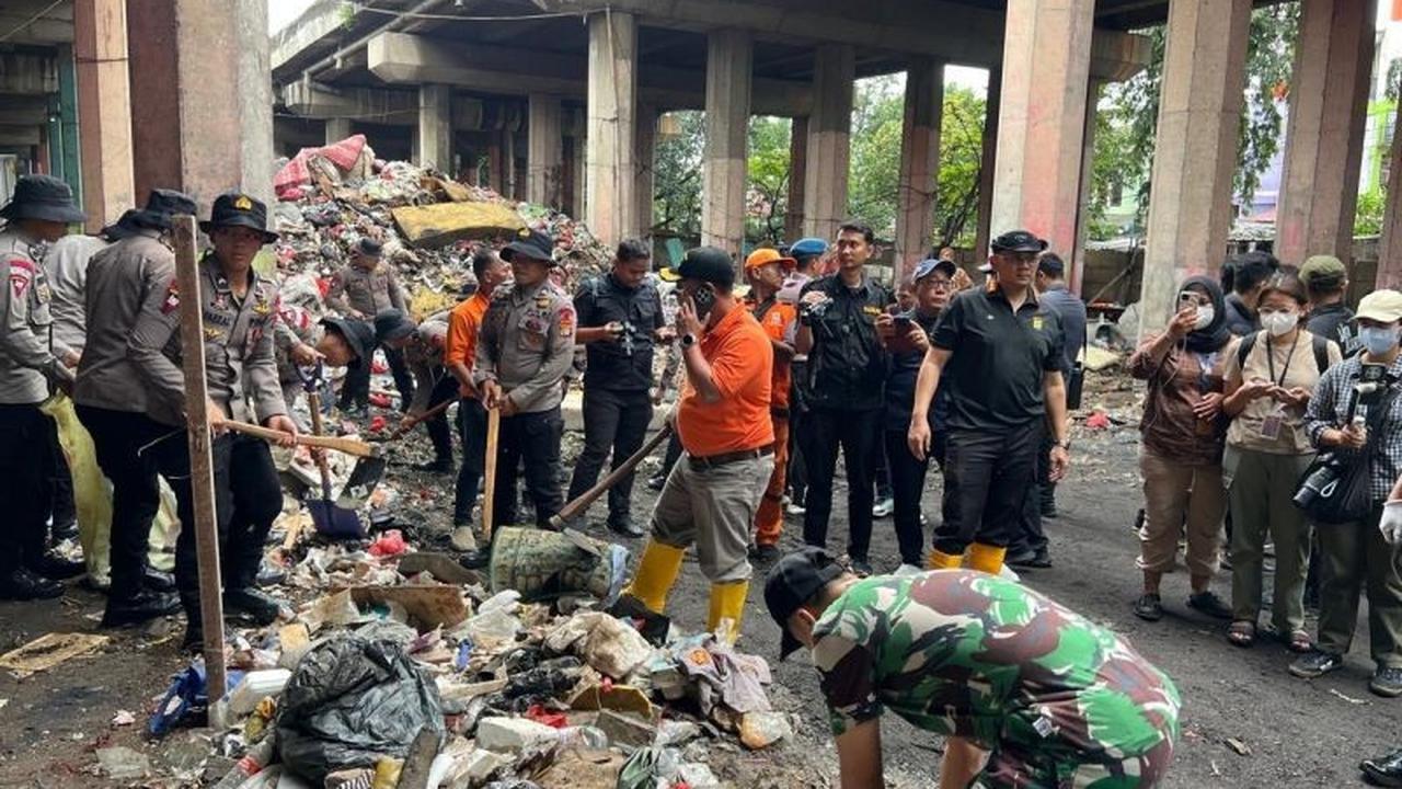 Tim Gabungan Angkut 286 Meter Kubik Sampah, Wujudkan Pembersihan Sampah Jakarta Utara Berkelanjutan
