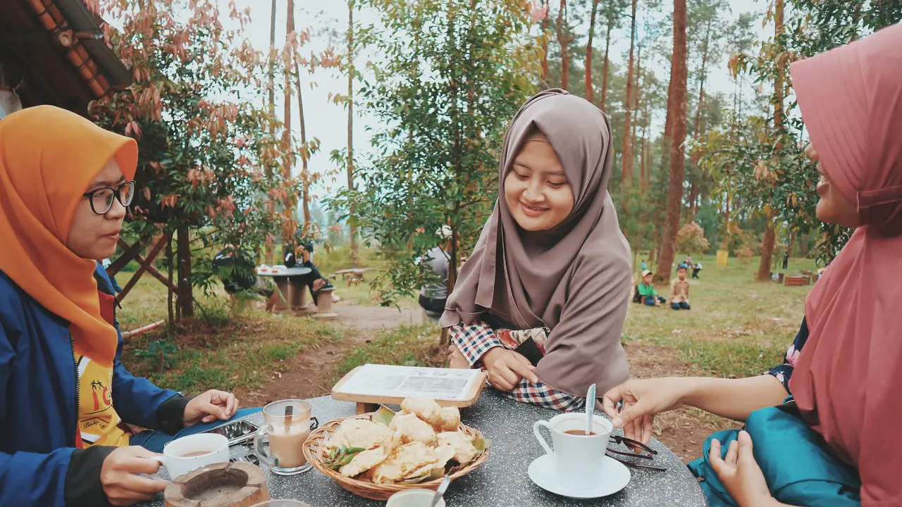 Ilustrasi makan bersama, muslim, buka puasa