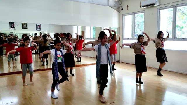 Para pemain Drama Musikal Genggam Tanganku.