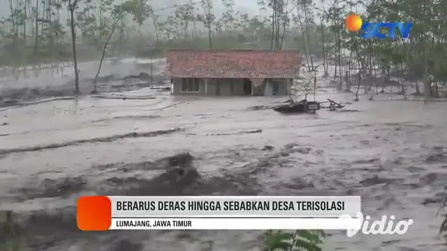 Gunung Semeru kembali meluapkan lahar dingin dan menerjang sungai, serta area dekat pemukiman warga di kawasan Lumajang, Jawa Timur. Sejumlah warga bersama dengan penambang pasir yang tengah terjebak di tengah arus lahar berupaya mengevakuasi truk.