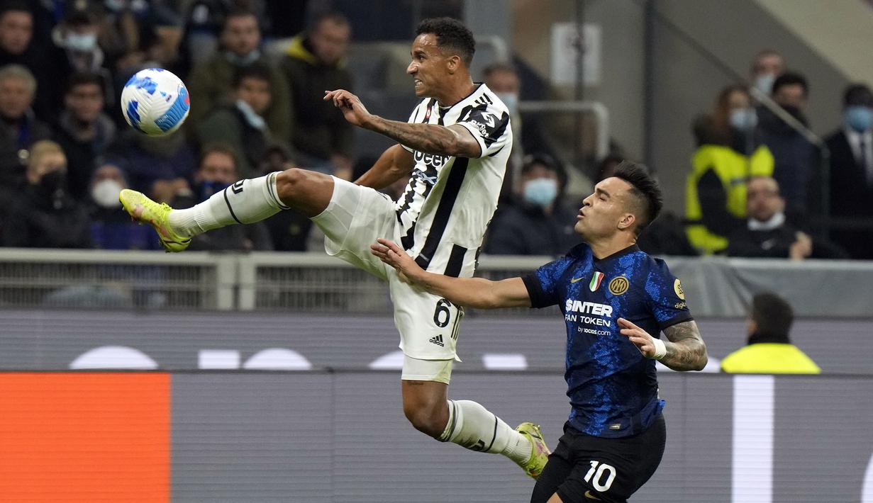 Juventus bermain lebih ofensif di babak kedua. Serangan demi serangan berusaha ditunjukkan untuk menyamakan kedudukan. Sayangnya, skuat La Vecchia Signora masih kesulitan menembus lini tengah Inter Milan. (AP/Luca Bruno)
