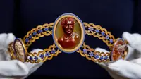 Tiara Josephine Bonaparte yang menampilkan figur para dewa Yunani kuno. (dok. sothebys.com)