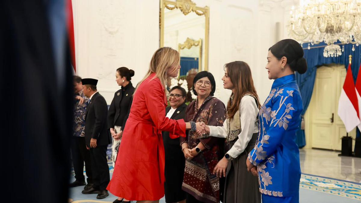 Najwa Shihab Tampil Edgy Berbatik Saat Bertemu dengan Ratu Maxima dari Belanda di Istana Merdeka