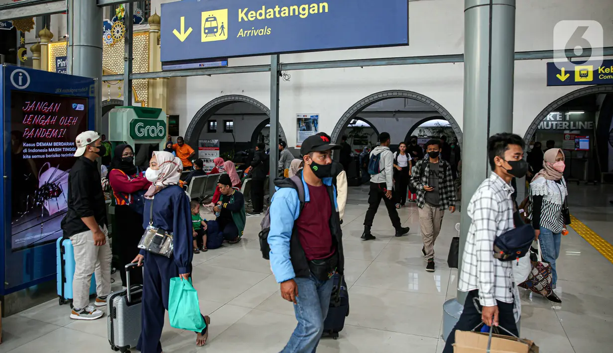 Kepala Hubungan Masyarakat (Humas) PT KAI Daop 1 Jakarta Eva Chairunisa menyatakan bahwa arus milir (kembali ke hilir) atau balik Lebaran (Idul Fitri) 1444 Hijriah di Stasiun Pasar Senen dan Gambir diperkirakan rata-rata mencapai 40.000 sejak Senin ( 24/4) sampai 1 Mei 2023. (Liputan6.com/Faizal Fanani)