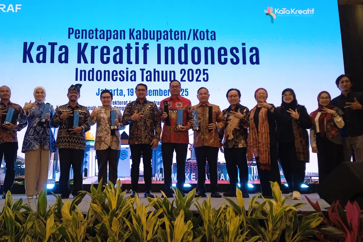 Menekraf Riefy Harsya Beri Penghargaan Untuk 6 Kabupaten/Kota Kreatif Indonesia 2025