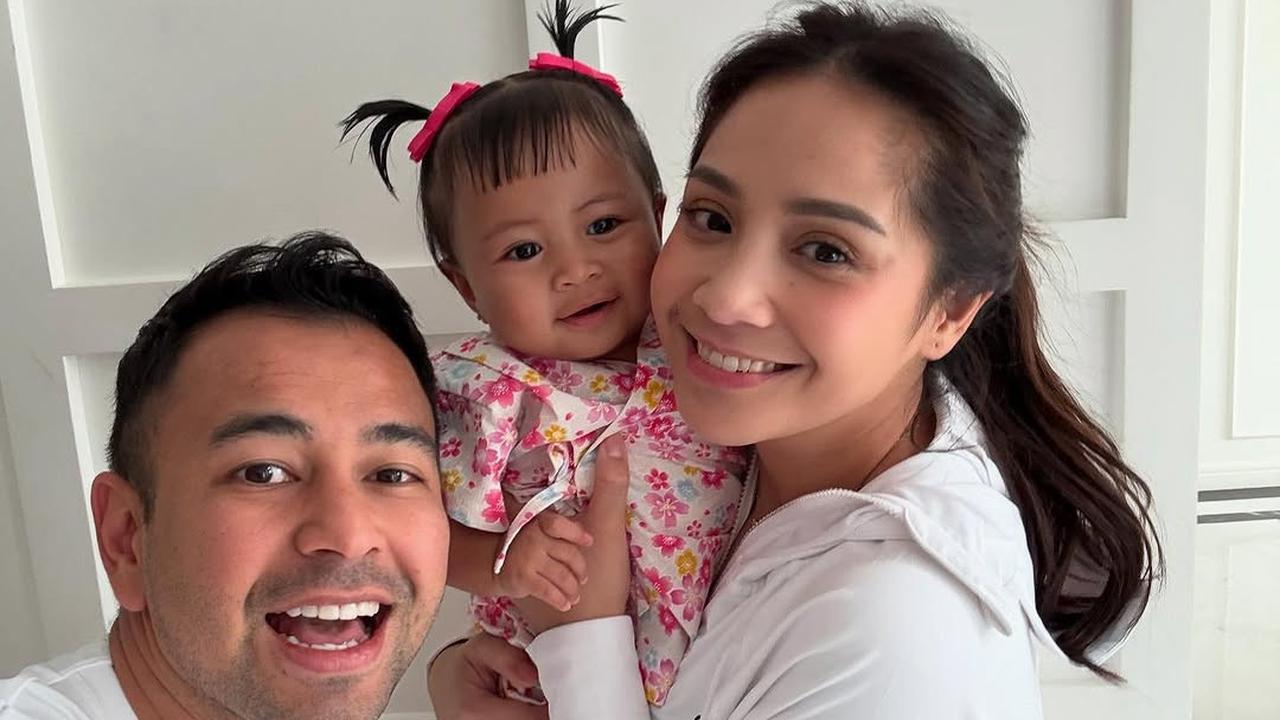 Potret Raffi Ahmad dan Nagita Slavina Bareng Lily, Bikin Gemas dengan Rambut Kuncir Dua