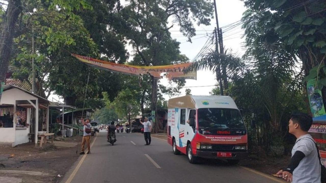 Bapenda Cianjur Tertibkan 175 Reklame Melanggar Aturan, Genjot PAD dari Pajak Reklame