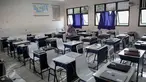  Petugas menyiapkan komputer/laptop  untuk ujian nasional berbasis komputer (computer based test/CBT) di SMP N 1, Jakarta, (7/5/2016). Sebanyak 280 siswa-siswi SMP Negeri 1 Jakarta mengikuti ujian nasional berbasis komputer. (Liputan6.com/Faizal Fanani)