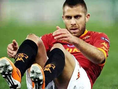 Reaksi gelandang AS Roma asal Prancis Jeremy Menez di laga 16 besar Liga Champions melawan Shakhtar Donetsl di Olympic Stadium, 16 februari 2011. AFP PHOTO / Filippo MONTEFORTE 