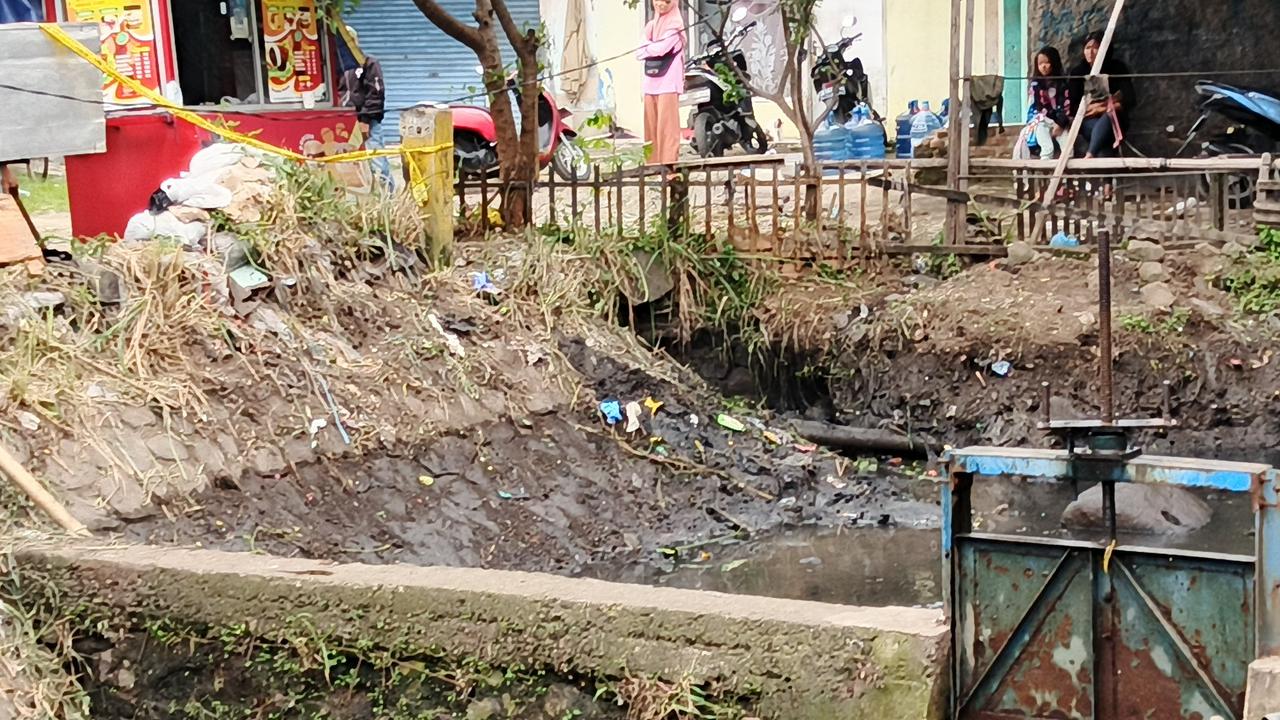 Lokasi penemuan mayat lelaki di selokan daerah Tarate, Desa Cangkuang Kulon, Kecamatan Dayeuhkolot, Kabupaten Bandung