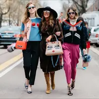 Pemilihan style dan warna merupakan kewajiban dalam menentukan pakaian yang ingin kamu kenakan.