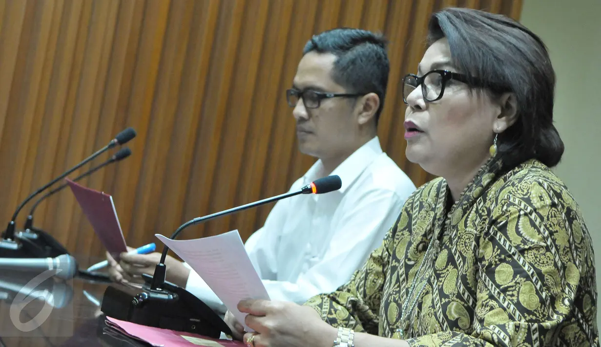 KPK menetapkan mantan Ketua Badan Penyehatan Perbankan Nasional (BPPN) Syafruddin Arsyad Temenggung sebagai tersangka karena diduga melakukan perbuatan merugikan keuangan negara sebesar Rp3,7 triliun, Jakarta, Selasa (25/4). (Liputan6.com/Helmi Afandi) 