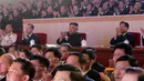 Pemimpin Korea Utara Kim Jong-un menghadiri pertunjukan Tahun Baru Imlek di Pyongyang, dalam foto tak bertanggal yang dirilis oleh Kantor Berita Pusat Korea (KCNA), Jumat (12/2/2021). Tepat 12 Februari tahun ini, etnis Tionghoa di seluruh dunia kembali merayakan momen Imlek. (KCNA VIA KNS/AFP)