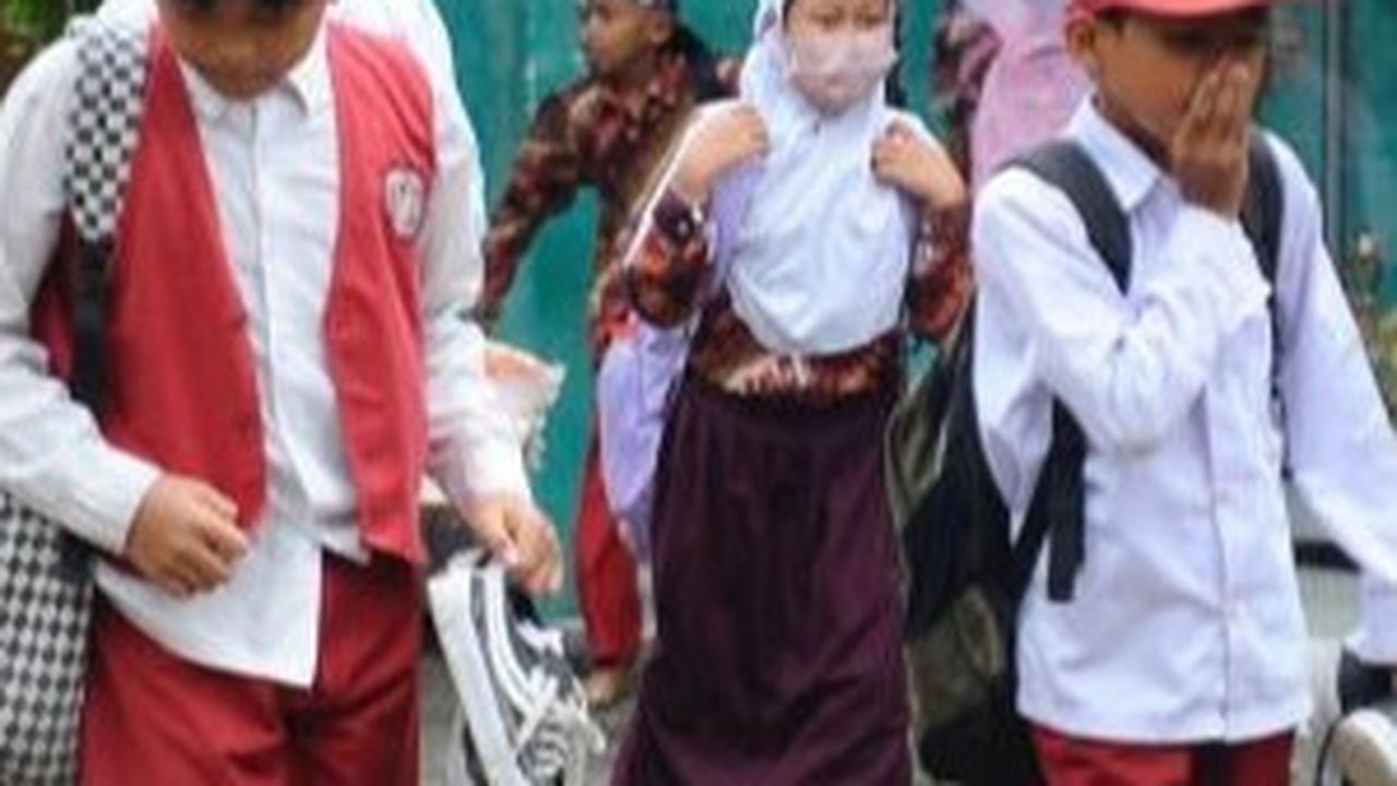 Ratusan Siswa SD Kepuh Cilegon Dipulangkan Gara-Gara Polusi Udara Bau Gas Kimia Pabrik