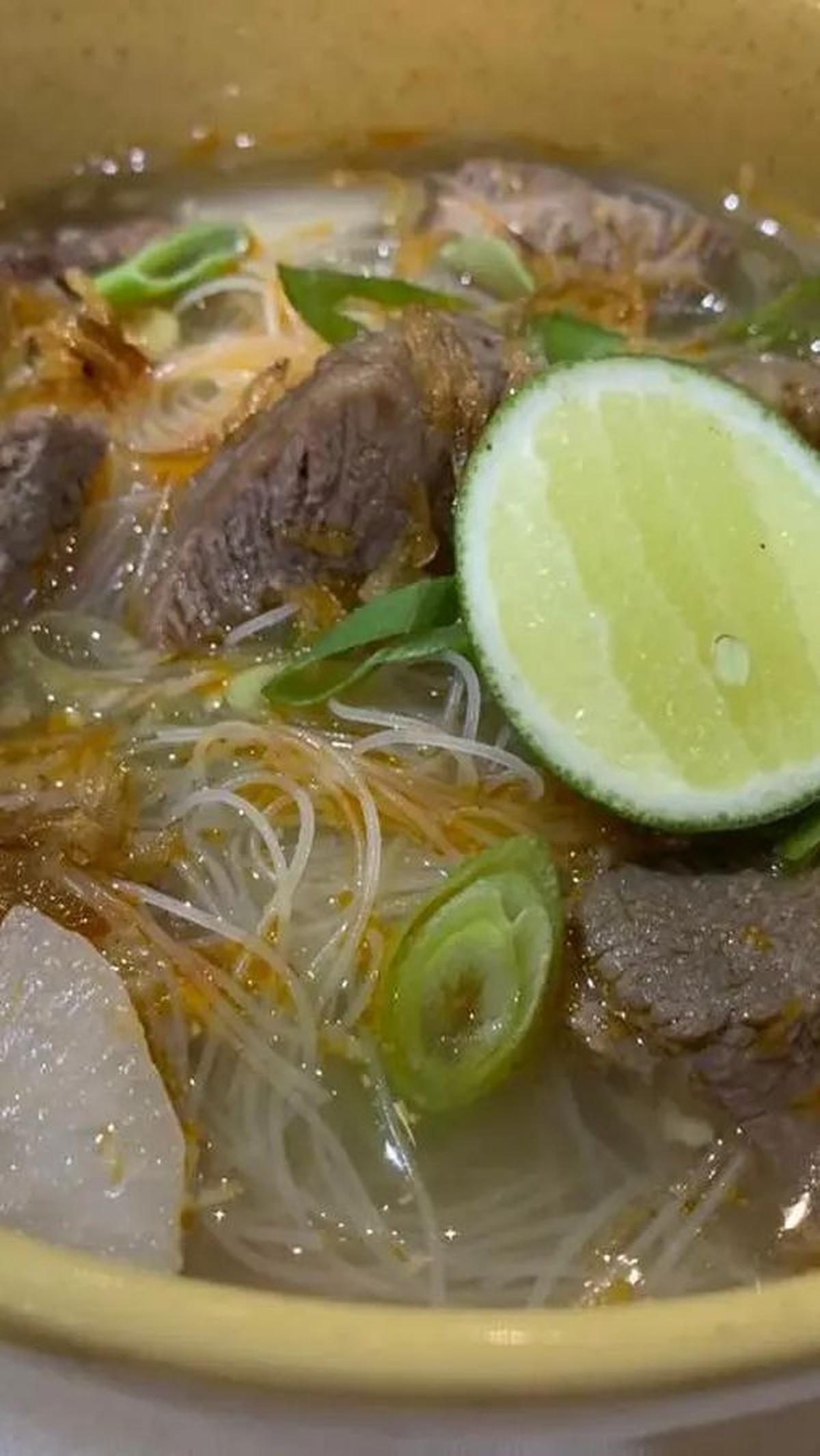 <b>1. Soto Daging Sapi</b>