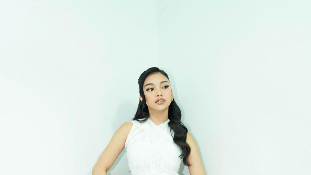 Wajib Coba! Inspirasi Mini Dress Pattern ala Naura Ayu Biar OOTD Makin On Point
