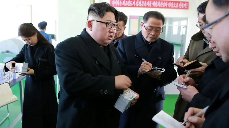 Kim Jong Un Kunjungi Pabrik  Farmasi