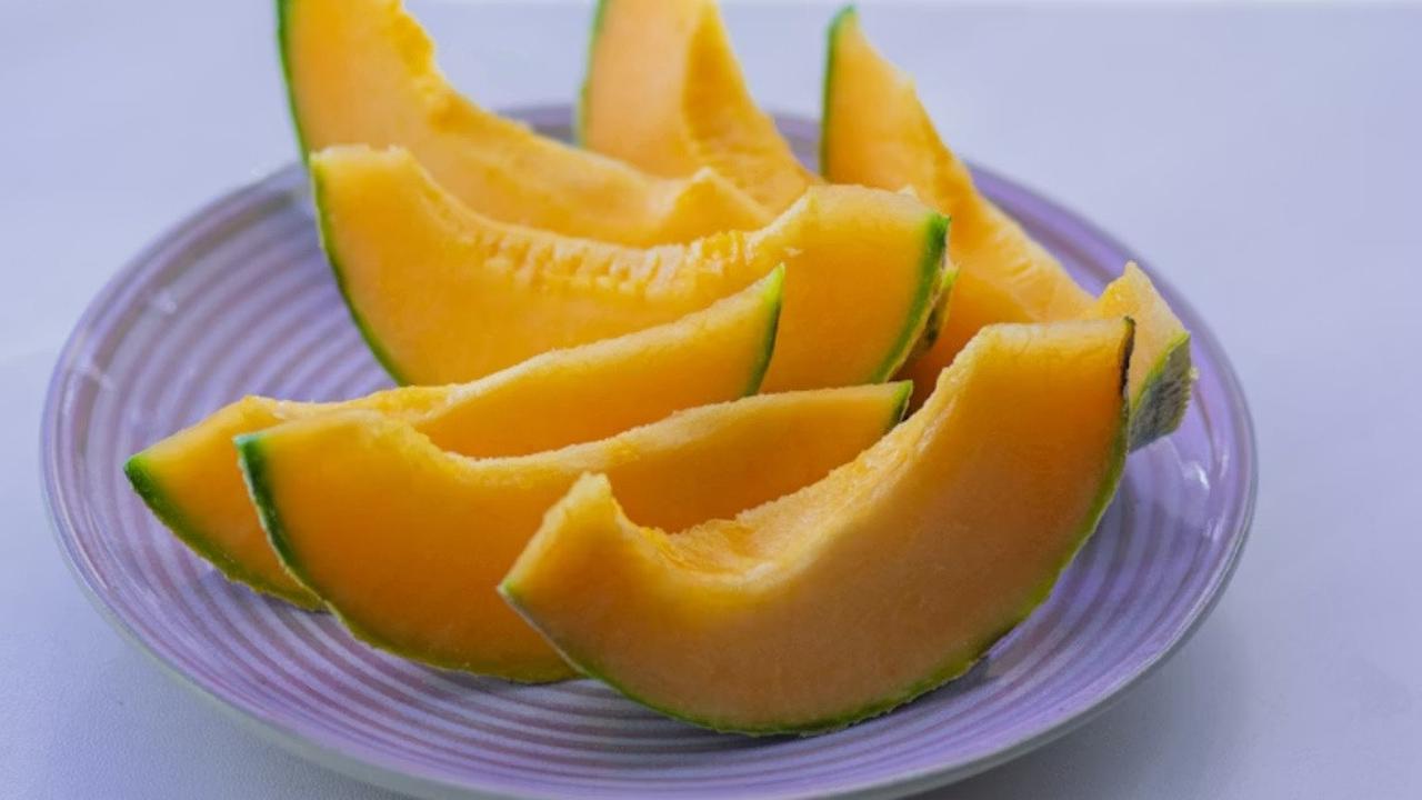 9 Cara Menyimpan Melon dan Pepaya yang Sudah Dipotong agar Tidak Berair, Bikin Awet Segar