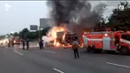 Sebuah truk terbakar di ruas jalan tol Jakarta-Cikampek. Kebakaran menyebabkan macet panjang hingga 18 kilometer.