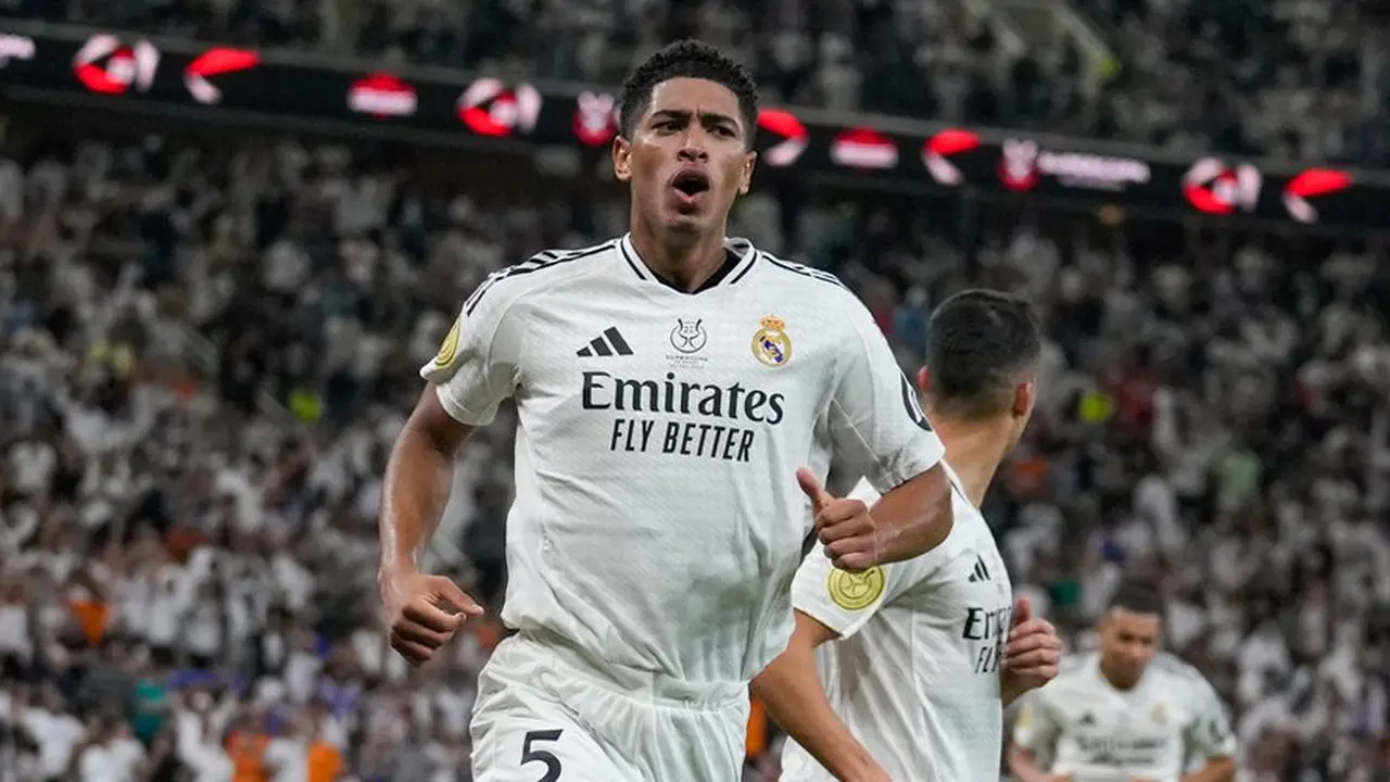 Selebrasi Jude Bellingham dalam laga semifinal Supercopa de Espana 2025 antara Real Madrid vs Real Mallorca, Jumat (10/1/2025). (c) AP Photo/Altaf Qadri