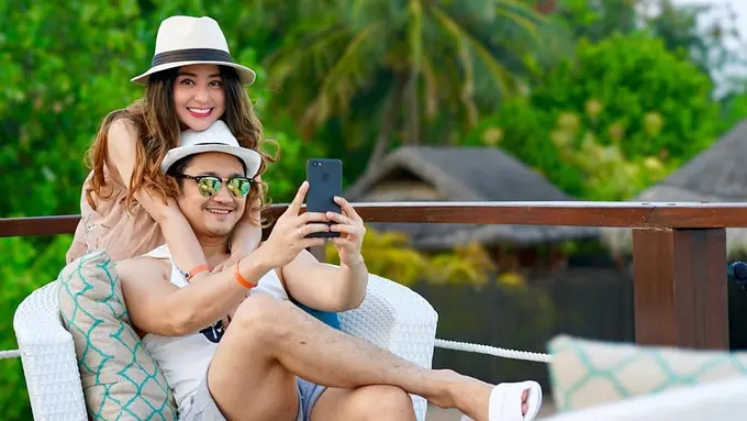 [Bintang] Dewi Perssik dan Angga Wijaya