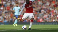 Lacazette dan Welbeck Bawa Arsenal Unggul di Babak I