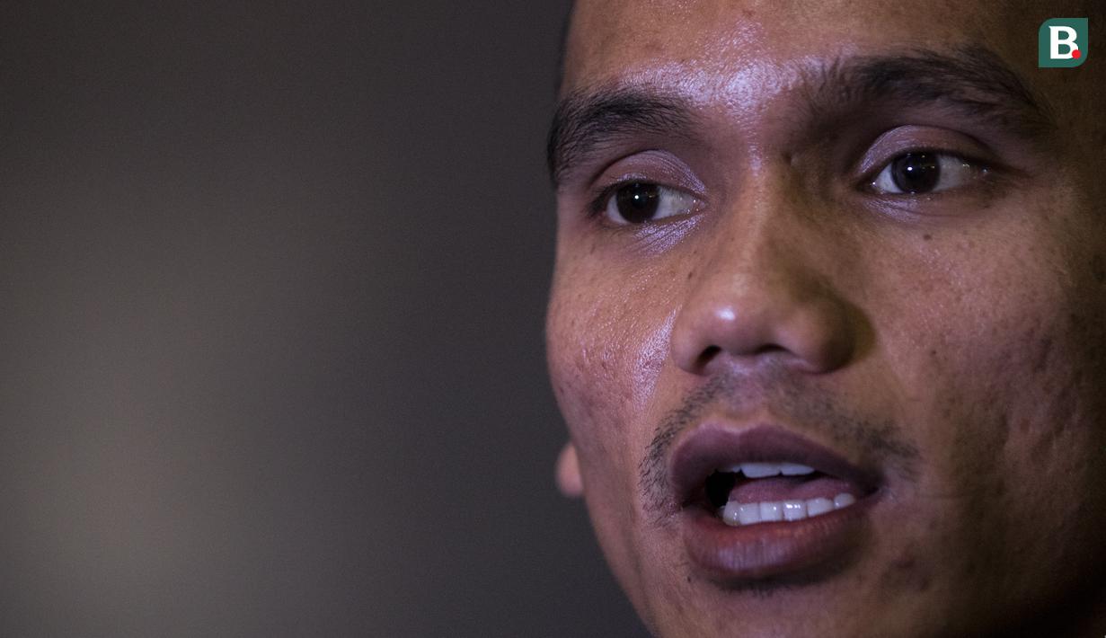 Pemain Persija Jakarta, Riko Simanjuntak, saat peluncuran sepatu Specs Illuzion di Restoran Terrace, Jakarta, Senin (4/6/2018). Sejumlah bintang Liga 1 Indonesia menghadiri peluncuran sepatu terbaru dari Specs. (Bola.com/Vitalis Yogi Trisna)