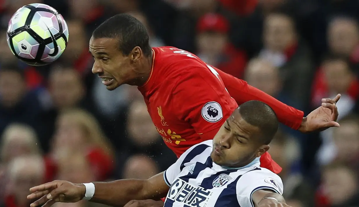 Kondisi engkel Joel Matip terus dipantau tim medis Liverpool. (Reuters/Phil Noble)
