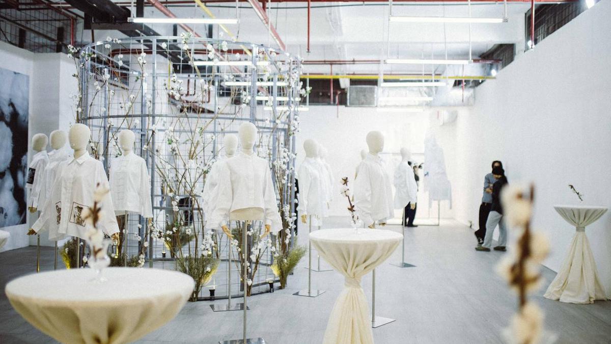22 Desainer Indonesia Hadirkan Atasan Putih untuk Fashion yang Punya Makna