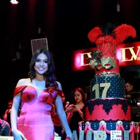 Mengusung tema Moulin Rouge, Aurel Hermansyah rayakan ulang tahun ke-17 dengan meriah. (Wimbarsana/Bintang.com)