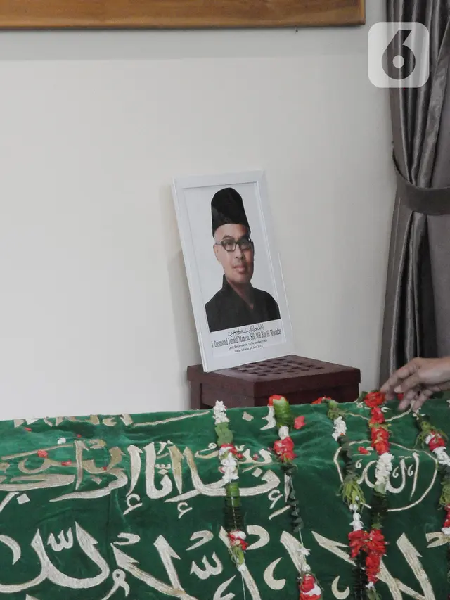 Almarhum Desmond Junaidi Mahesa