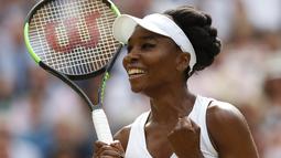 Venus Williams pertama kali meraih gelar Wimbledon pada tahun 2000 setelah mengalahkan Lindsay Davenport 6-3, 7-6. Venus telah meraih Wimbledon sebanyak empat kali.  (AFP/Adrian Dennis)