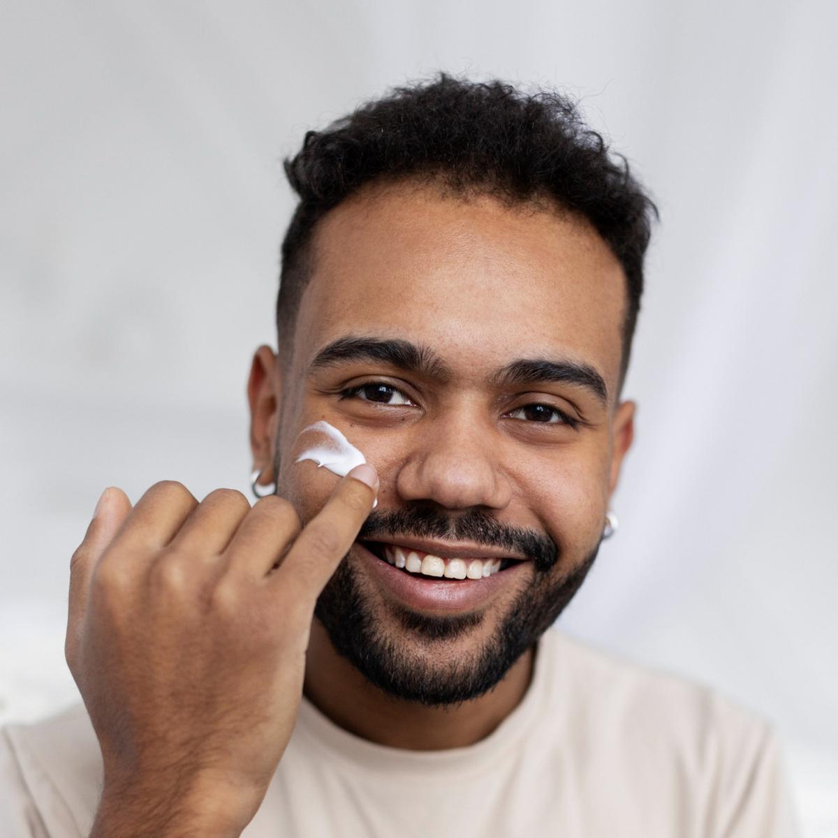 Ilustrasi Pemakaian Sunscreen