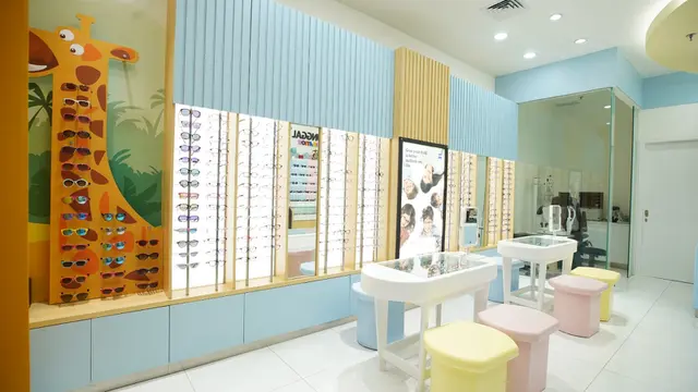 Cegah Dampak Buruk Paparan Gadget Terhadap Kesehatan Mata Anak, Memilih Kacamata yang Pas