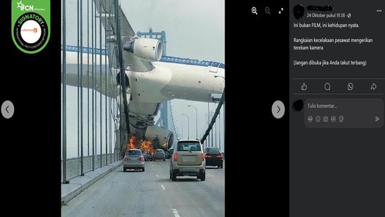 Gambar tangkapan layar foto yang diklaim pesawat menabrak jembatan. (sumber: Facebook)