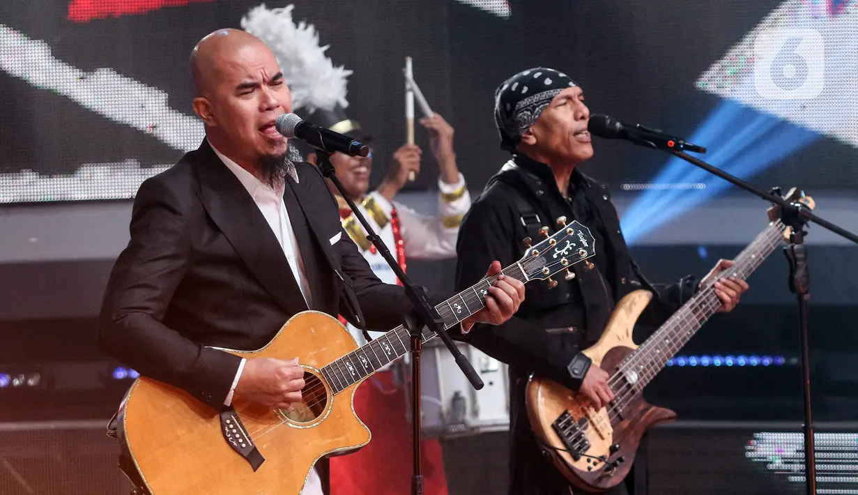 Penampilan Lesti Kejora dengan Dewa 19 featuring Virzha merupakan duet lintas genre yang begitu jarang terlihat sebelumnya. (Liputan6.com/Angga Yuniar)
