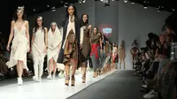 Dewi Fashion Knights Jakarta Fashion Week 2016