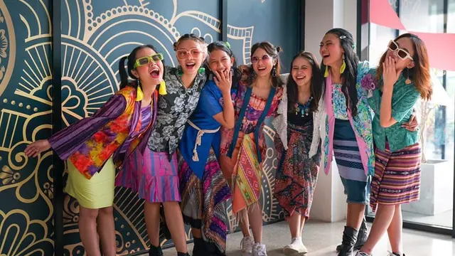 Parade kebaya untuk mempromosikan kebaya kepada anak muda