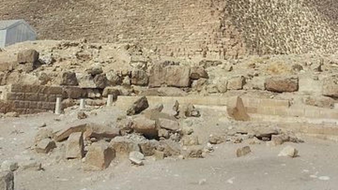 Para peneliti, yang merupakan tim gabungan dari Universitas Internasional Higashi Nippon, Universitas Tohoku, dan Institut Riset Nasional Astronomi dan Geofisika Mesir, melakukan pemindaian di bawah permukaan pasir di sebuah “area kosong” di Pemakaman