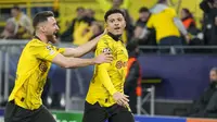 Pemain Borussia Dortmund, Jadon Sancho, melakukan selebrasi setelah mencetak gol ke gawang PSV Eindhoven pada laga leg kedua babak 16 besar Liga Champions di Stadion Signal Iduna Park, Rabu (13/3/2024). (AP Photo/Martin Meissner)
